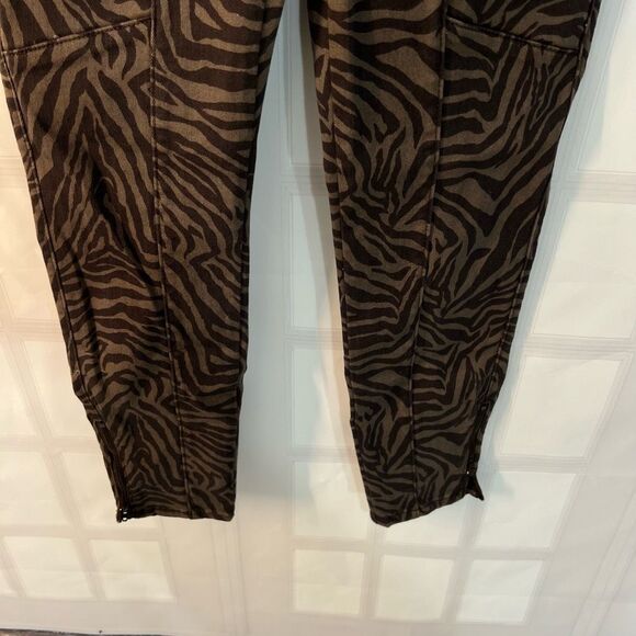 🔥🔥5 for $25🔥🔥 White House Black Market Animal Print Skinny Crop Pants Size 2 - Picture 3 of 13